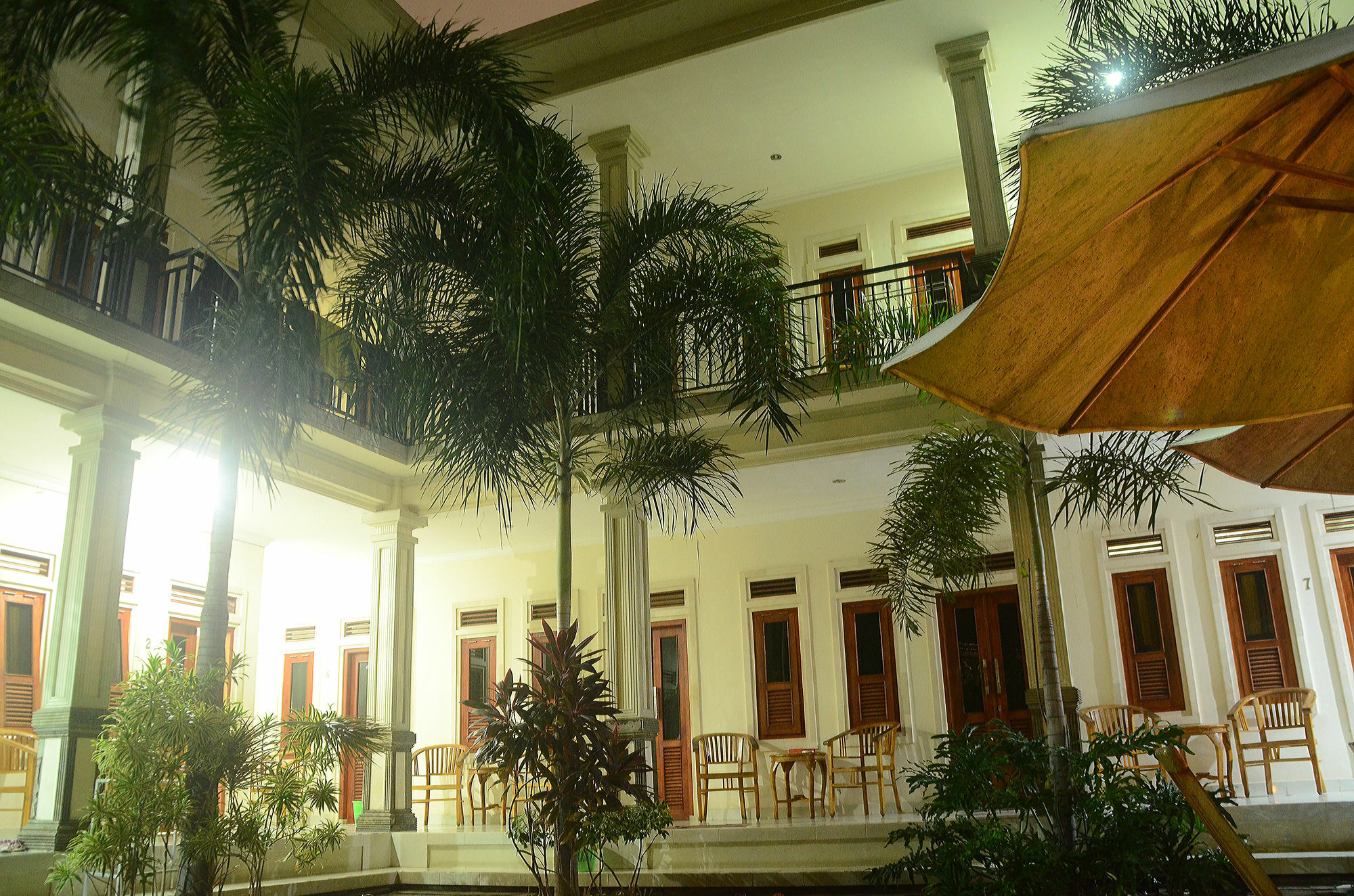 Budget Door Legian Inn Kuta Lombok Exterior foto